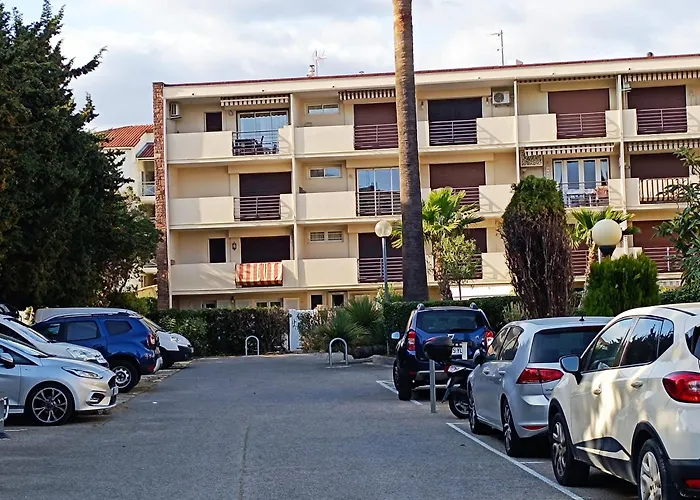 Centre Ste Maxime, 100 M De La