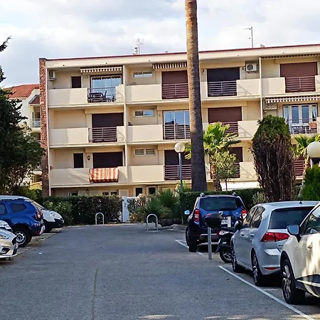 Centre Ste Maxime, 100 M De La