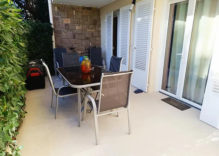 Centre Ste Maxime, 100 M De La *